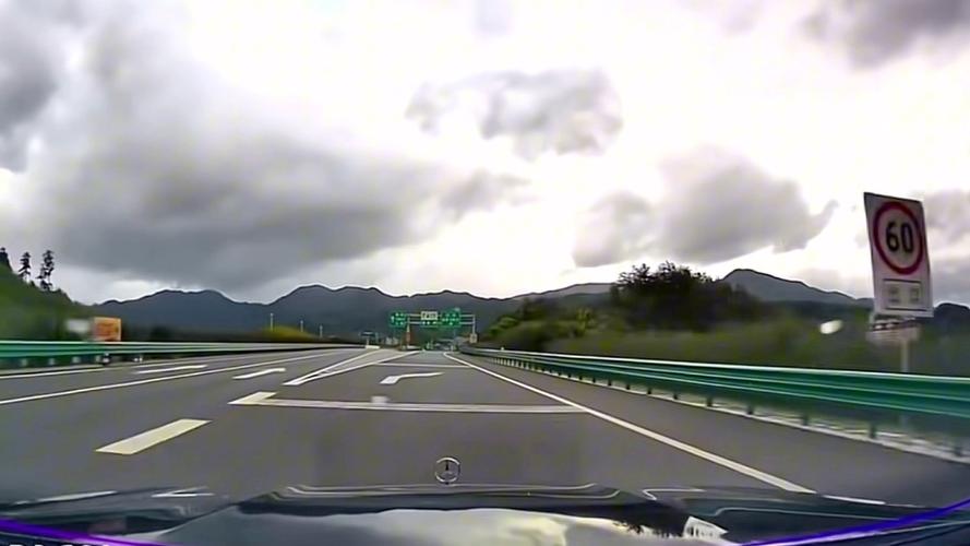 高速上演刀片超车,高速上演刀片超车视频